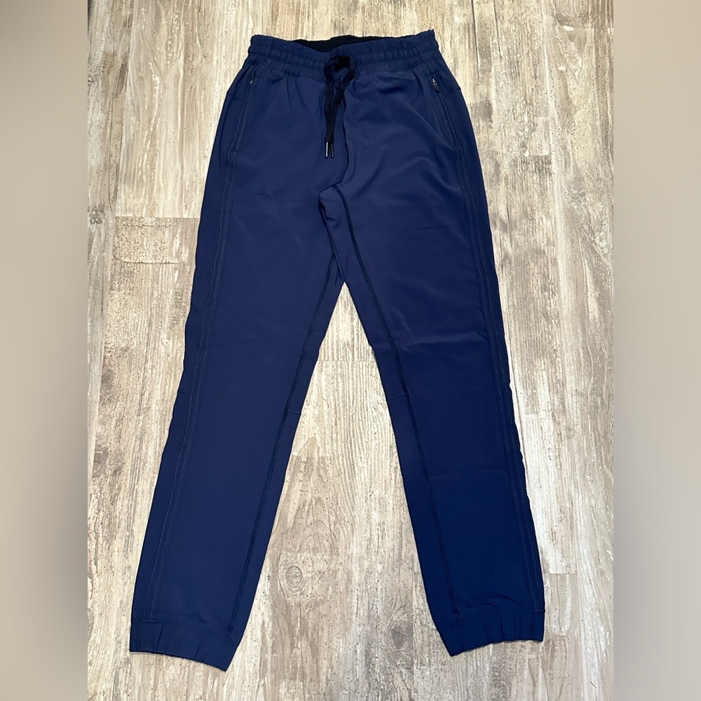 Lululemon track to reality size 2 navy pants